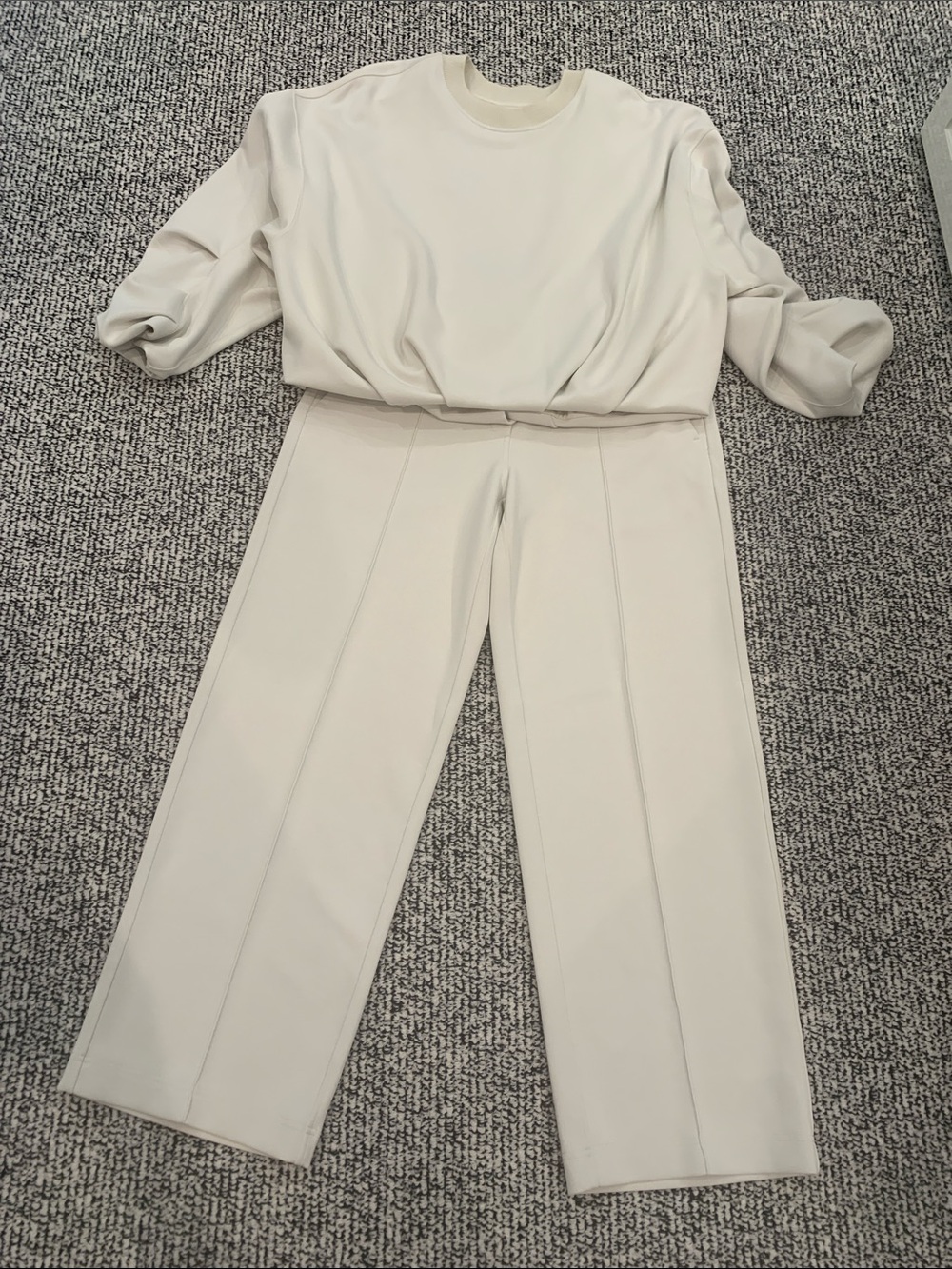 Lululemon Relaxed Cream Crewneck Women's Top and matching slacks  Large